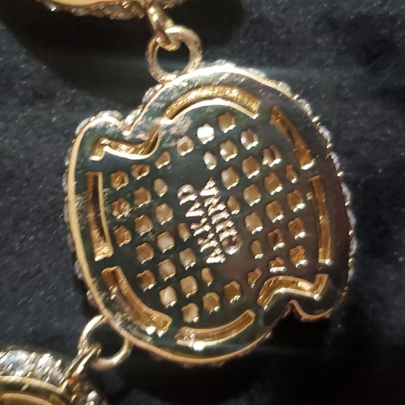 Elegant Gold Necklace with Blue Gemstones - Picture 4 of 11